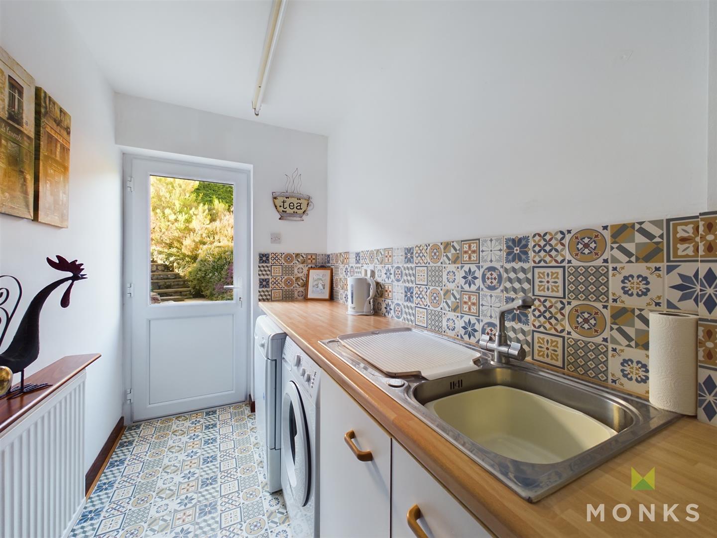 Stoneleigh 5 Llwyn Y Garth, Llanfyllin, SY22 5JZ SSTC